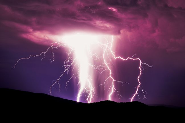 do metal roof attracts lightening